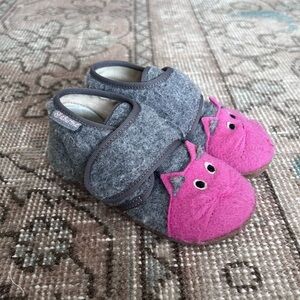 Naturino Gray and Pink Cozy Cat Slippers size 23
